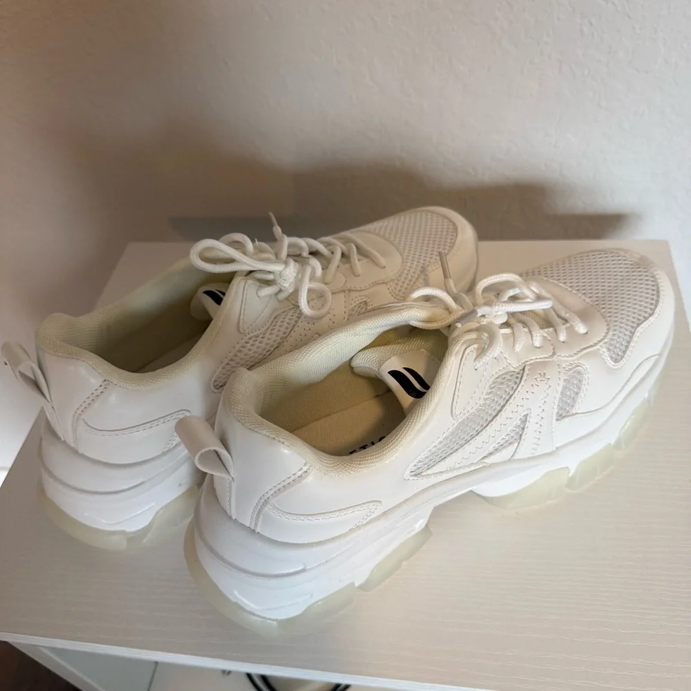 Fabletics The Dad White Sneakers NEW NEVER WORN Women’s Size 9 - Picture 5 of 13